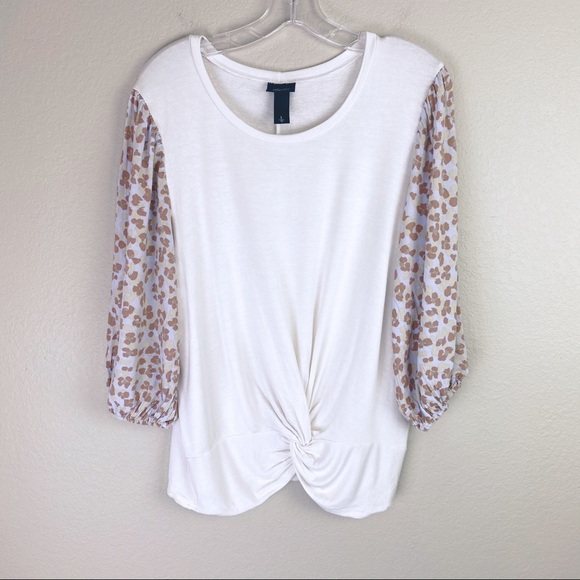 Daytrip Tops - BUCKLE Daytrip Twist-Front Animal Sleeves Large